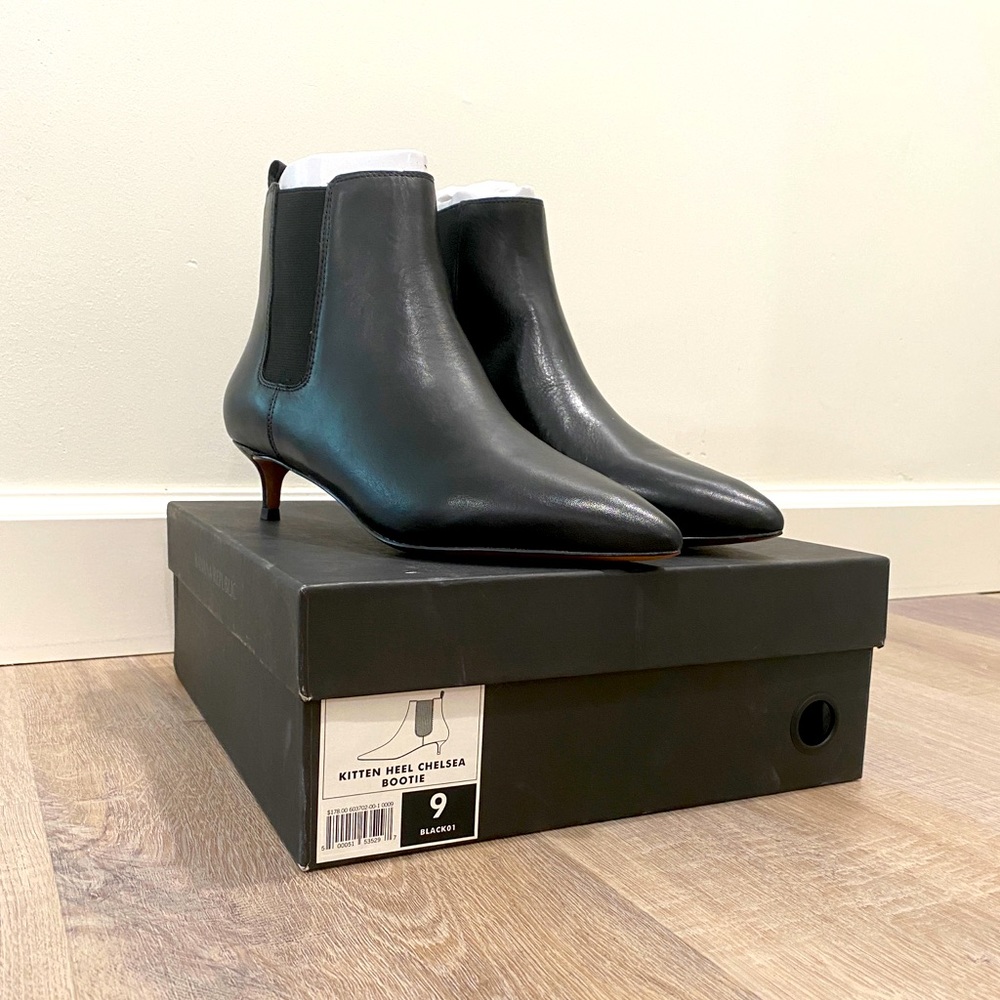 Banana Republic Kitten Heels Chelsea Booties